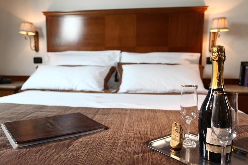 Garibaldi Suite เนเปิลส์ ภายนอก รูปภาพ