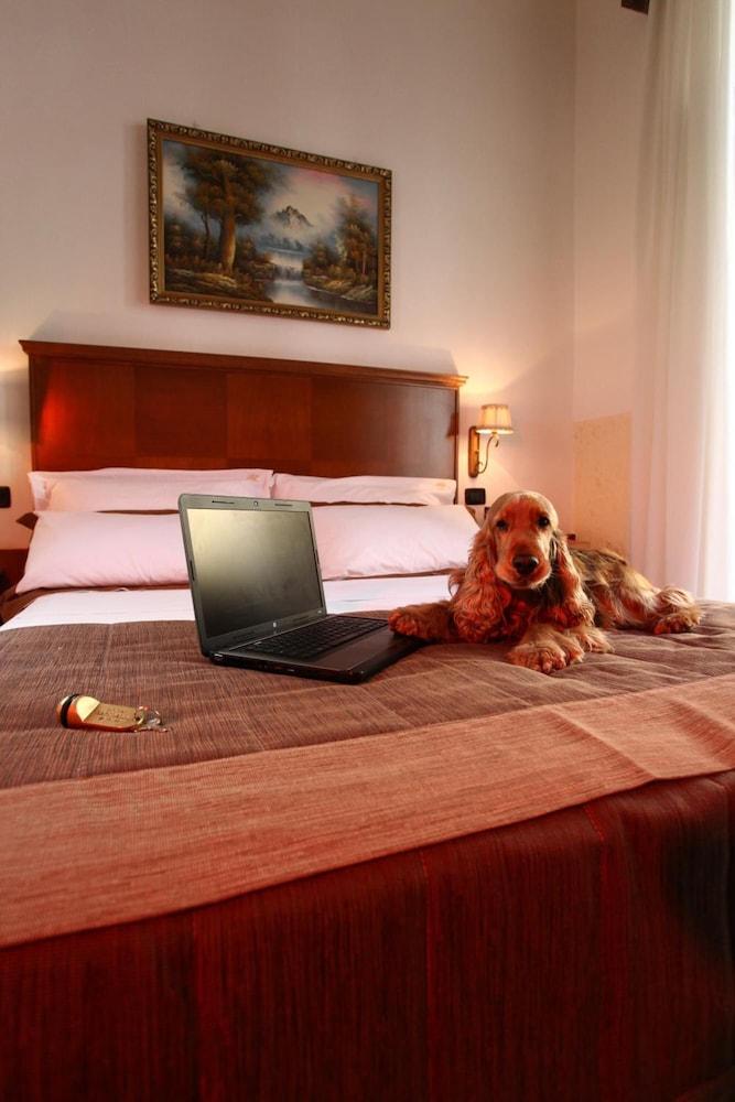 Garibaldi Suite เนเปิลส์ ภายนอก รูปภาพ