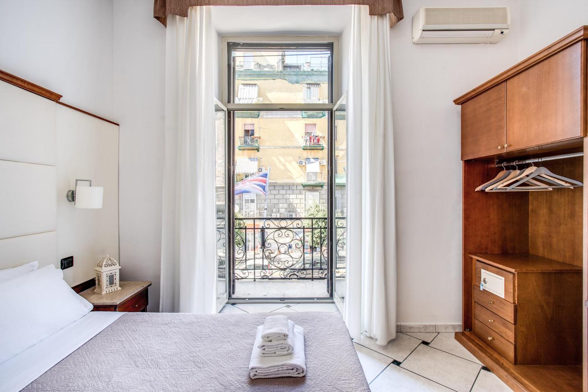 Garibaldi Suite เนเปิลส์ ภายนอก รูปภาพ
